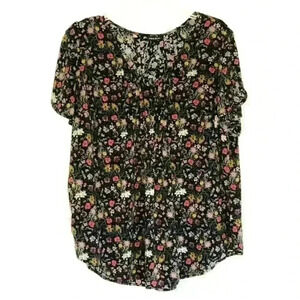 Torrid 1 top scoop neck short sleeve floral fairy grunge pintucks black